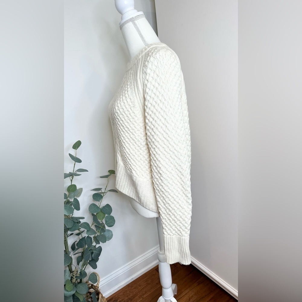 Banana Republic Women’s Cable Knit Sweater in Caribbean Sand Size Medium - Picture 4 of 10